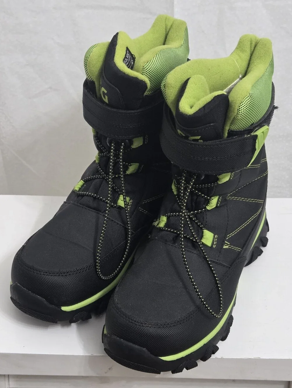 DSG Dicks Sporting Goods 3M Thinsulate Youth Menace Wintet Snow Boots Size 5